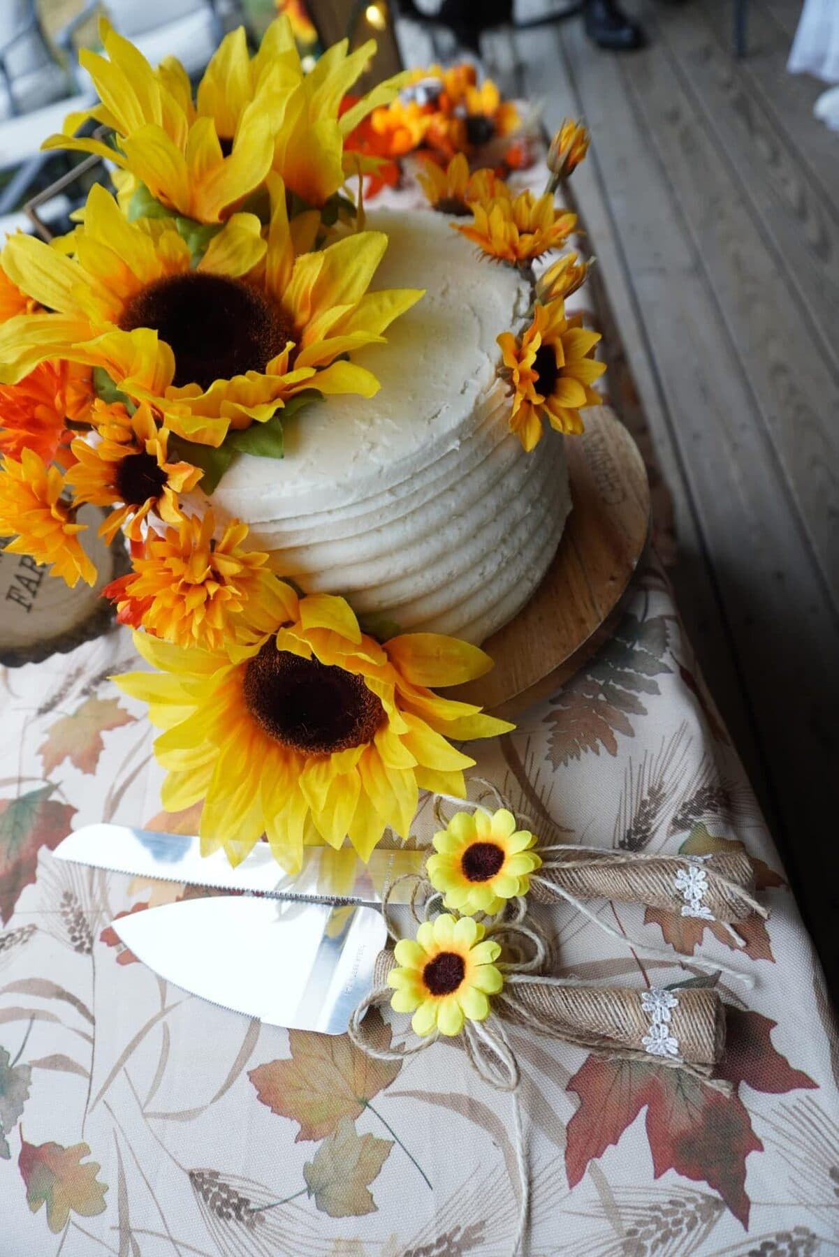 A sunflower-ringed wedding cake